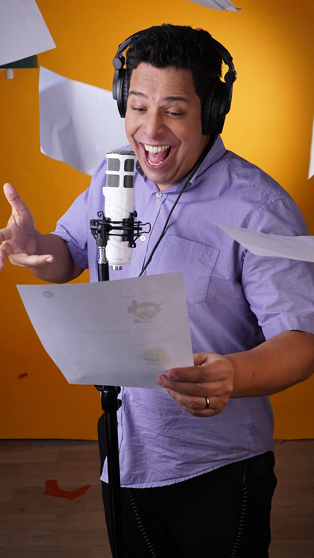 LUIS CARREÑO MENTOR DE VOCES EN LA MITAD DEL MUNDO